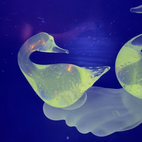 1980s Clear Swan Duck Figurine On Frosted Base Manganese 365nm Green UV Glow VTG - Picture 4 of 12